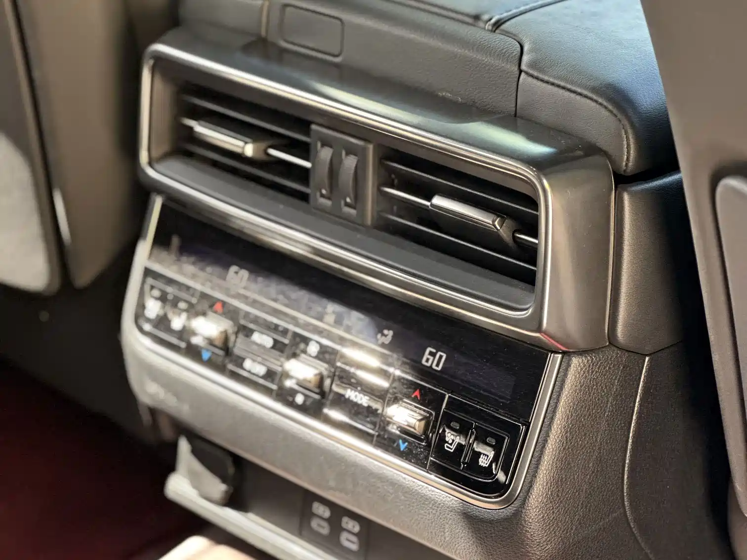 Фото 12 - Lexus LX