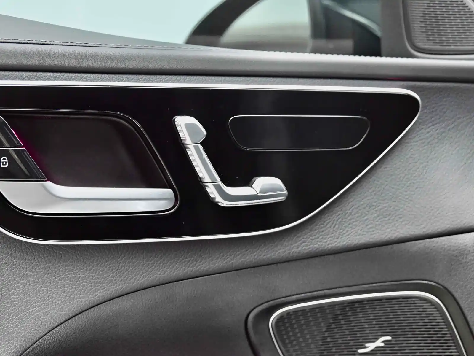 Фото 19 - Mercedes-Benz C-Class
