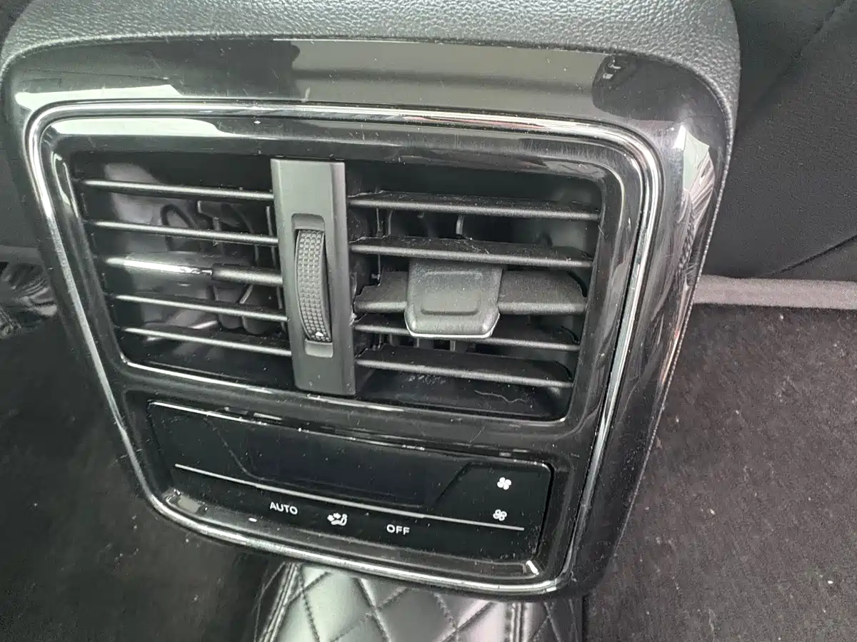 Photo 12 - Volkswagen Passat