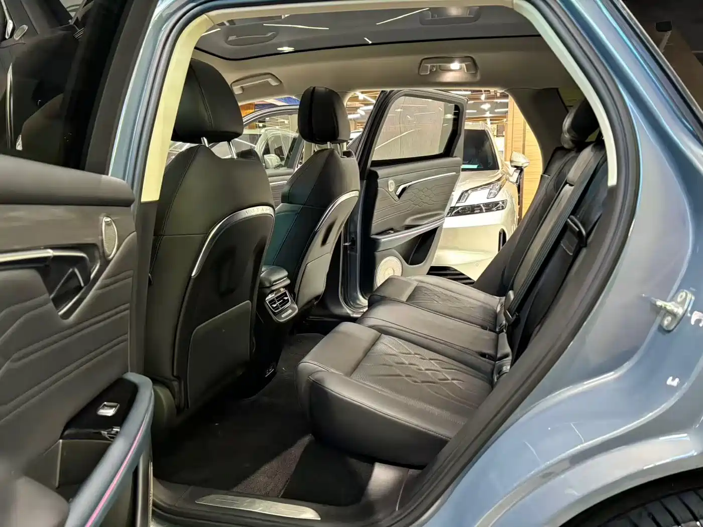 Voyah Auto VOYAH FREE 2021 AWD Standard Range Extender Exclusive Luxury Package фото 13