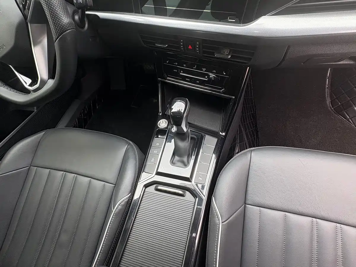 Photo 8 - Volkswagen Passat
