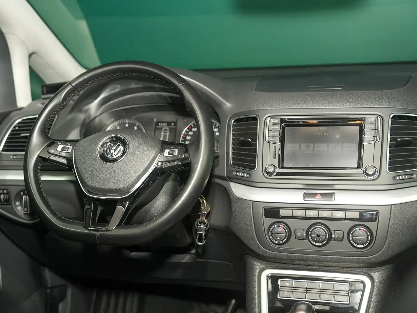 Volkswagen Sharan 2016 380TSI Comfort 7-seater фото 27