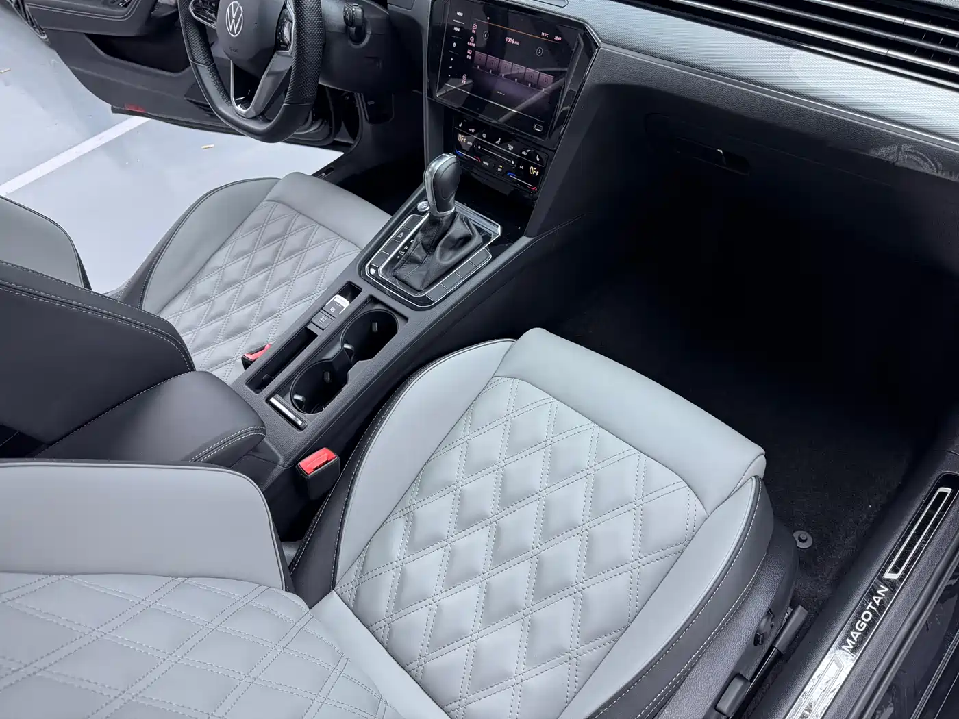 Volkswagen Magotan 2023 2 Million Units Anniversary Edition 330TSI DSG Leading Type фото 11