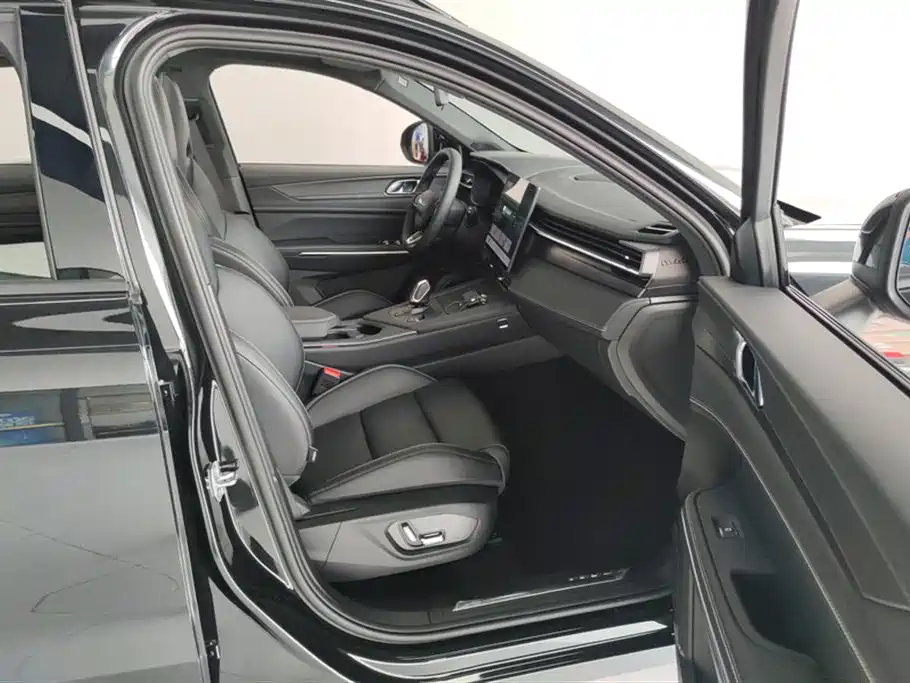 Lynk & Co 01 2025 Model Year 2.0TD 2WD Renewal Edition фото 8