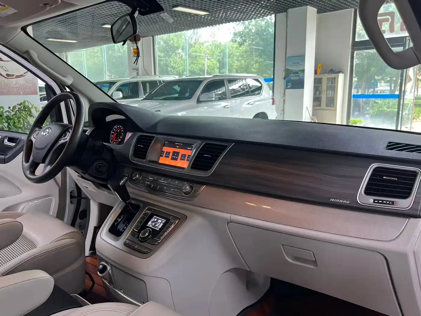Photo 13 - SAIC Maxus Maxus G10