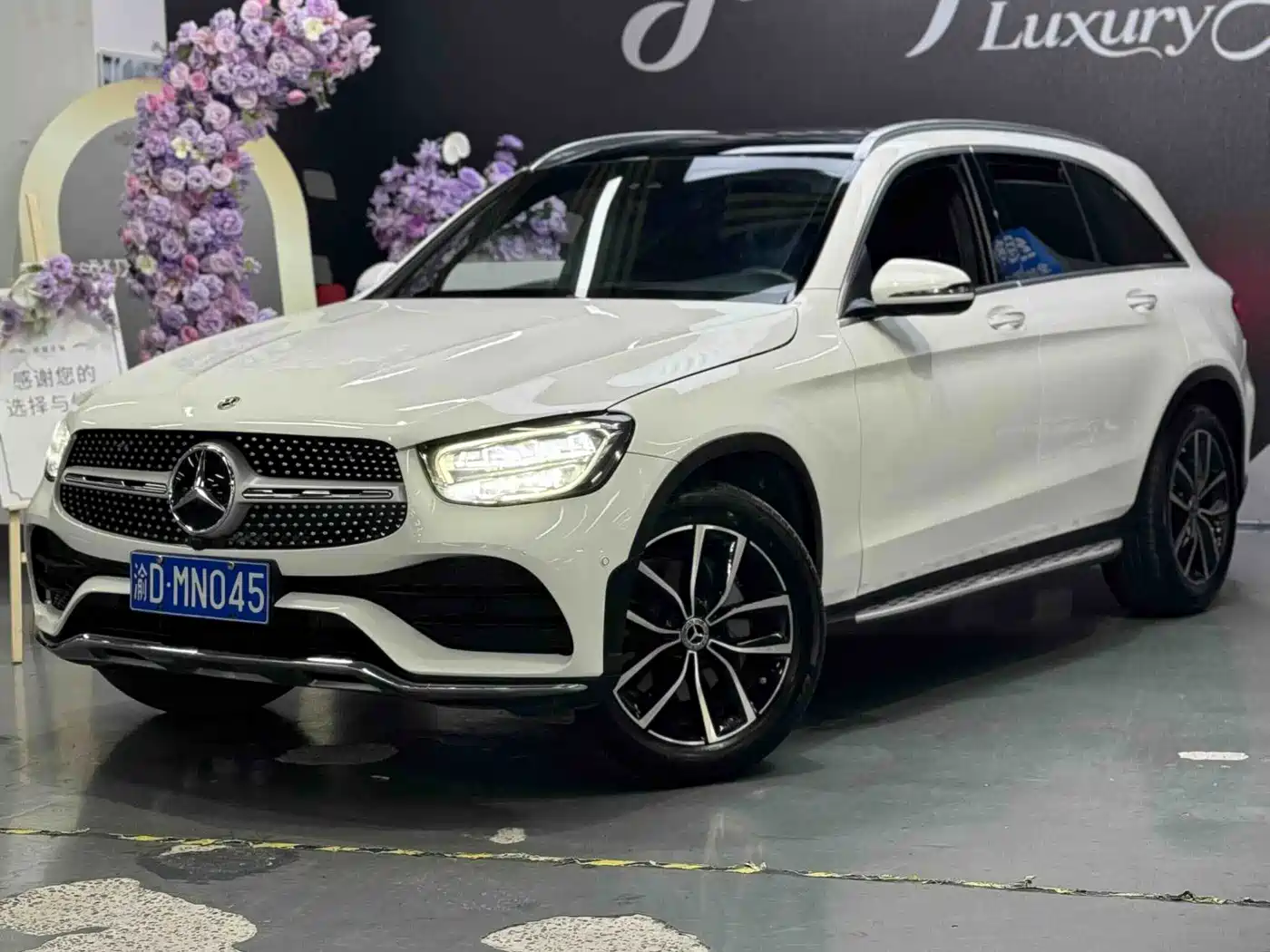 Photo 1 - Mercedes-Benz GLC
