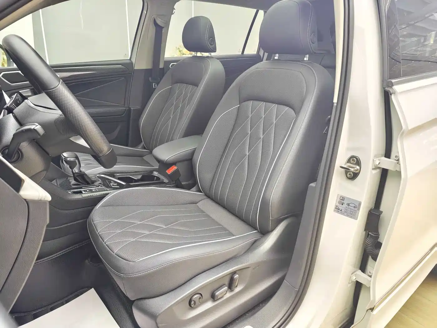 Volkswagen Tiguan L 2022 330TSI Auto 2WD R-Line Premium Edition фото 9