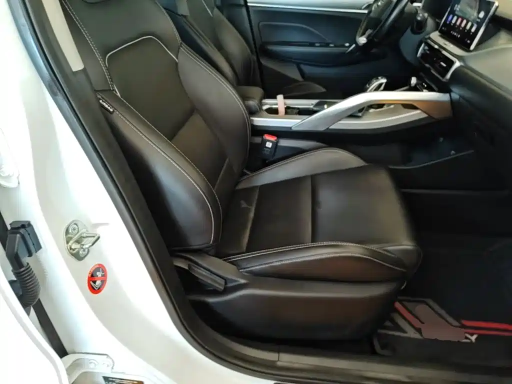 Фото 25 - Geely Coolray