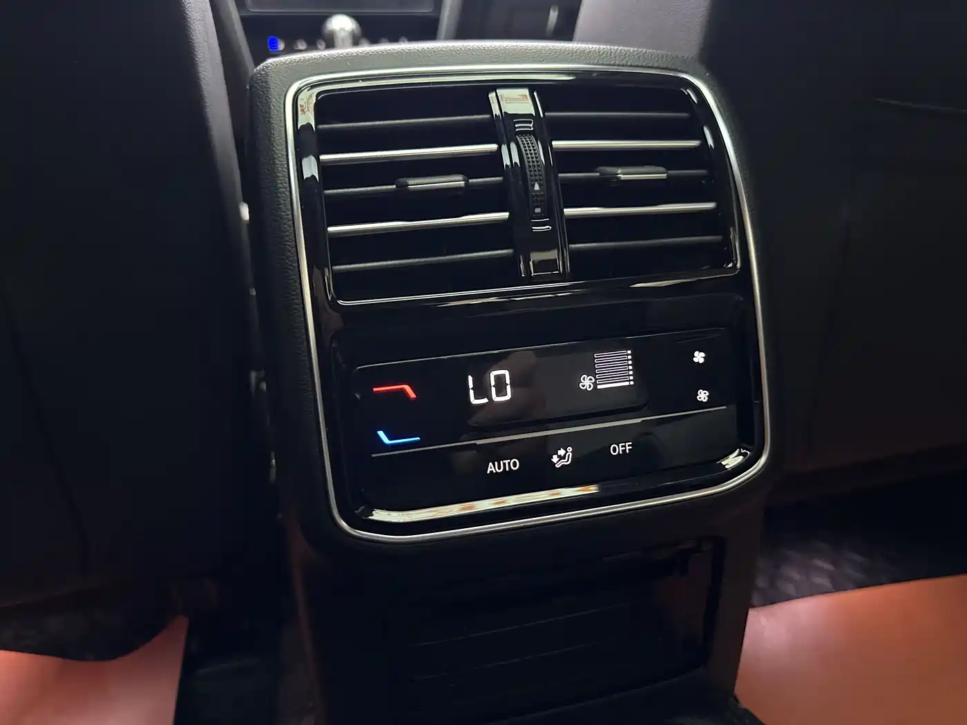 Volkswagen Magotan 2023 Model 2 Million Commemorative Edition 330TSI DSG Luxury фото 26