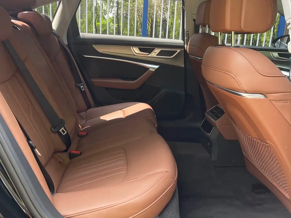 Audi A6L 2023 45 TFSI Premium Selection Elegance фото 13