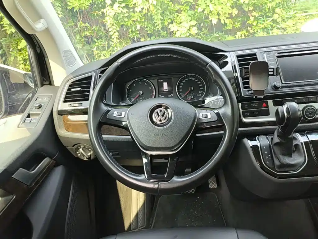Volkswagen Multivan 2019 2018 2.0TSI 2WD Luxury Edition 7-Seater