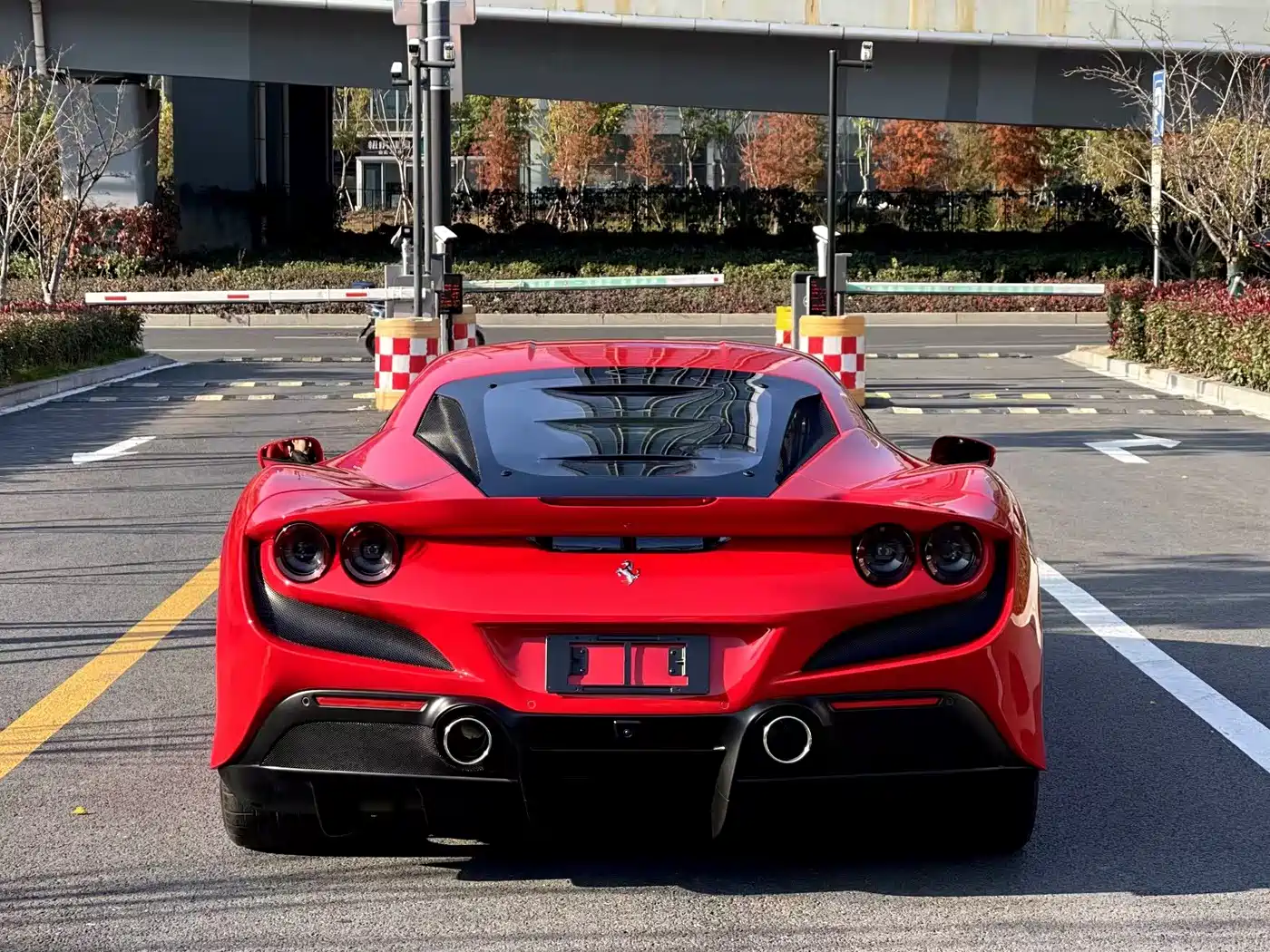 FERRARI F8