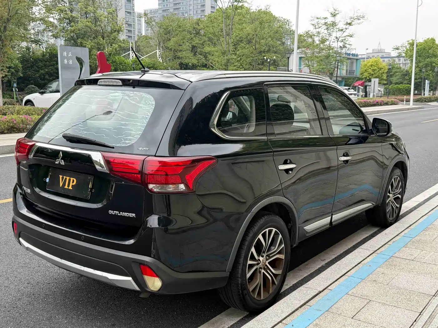 Mitsubishi Outlander 2016 2.4L 4WD Luxury Edition 7-seater фото 5