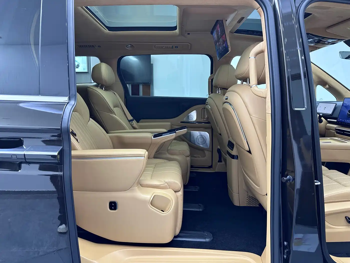 Voyah Auto Voyah Dreamer 2025 PHEV AWD Flagship Kunpeng Edition фото 13
