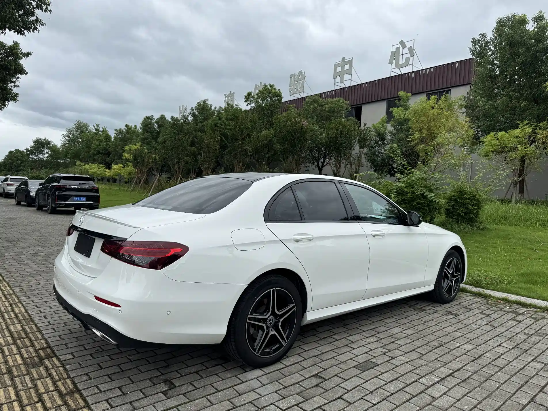 Фото 9 - Mercedes-Benz E-Class (Import)
