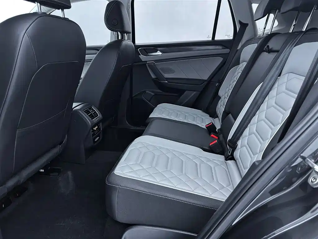 Volkswagen Tayron 2023 280TSI 2WD Luxury Plus Advanced Edition фото 14