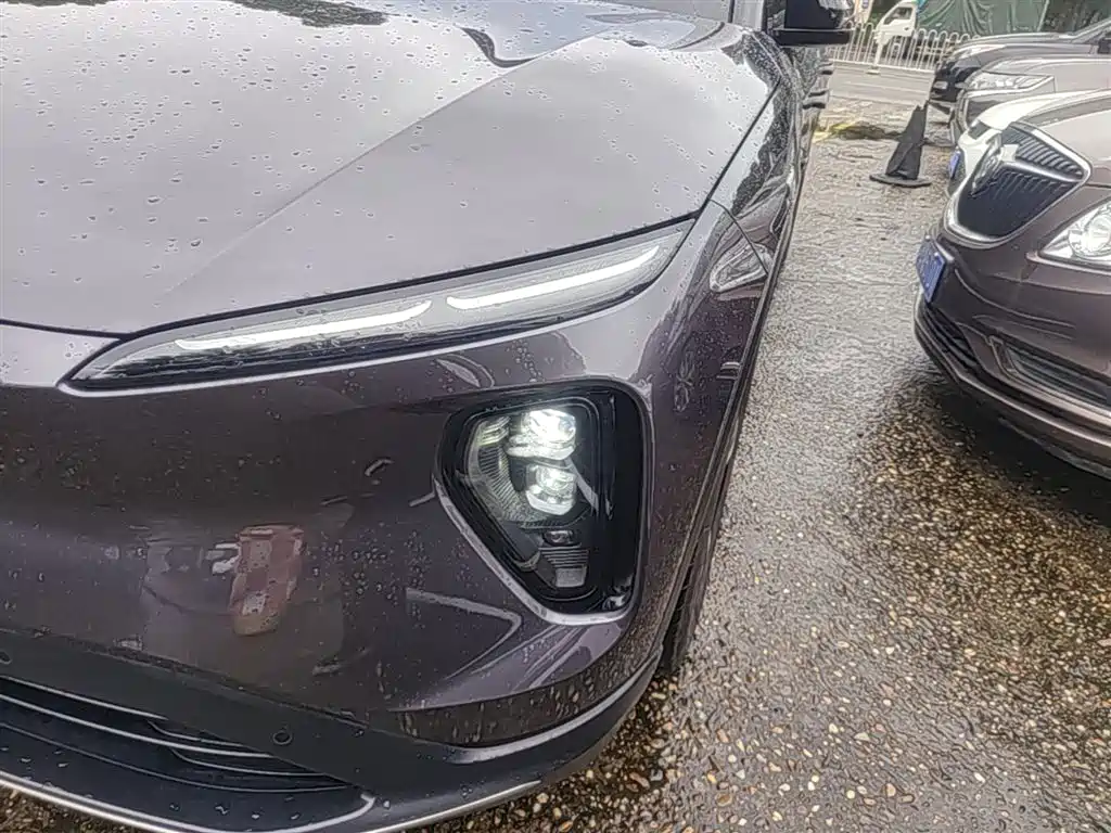 Фото 24 - NIO ES6