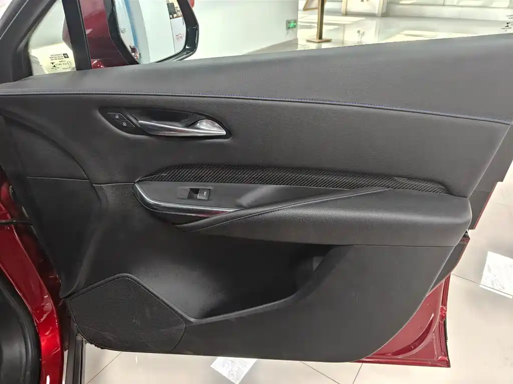 CADILLAC XT4