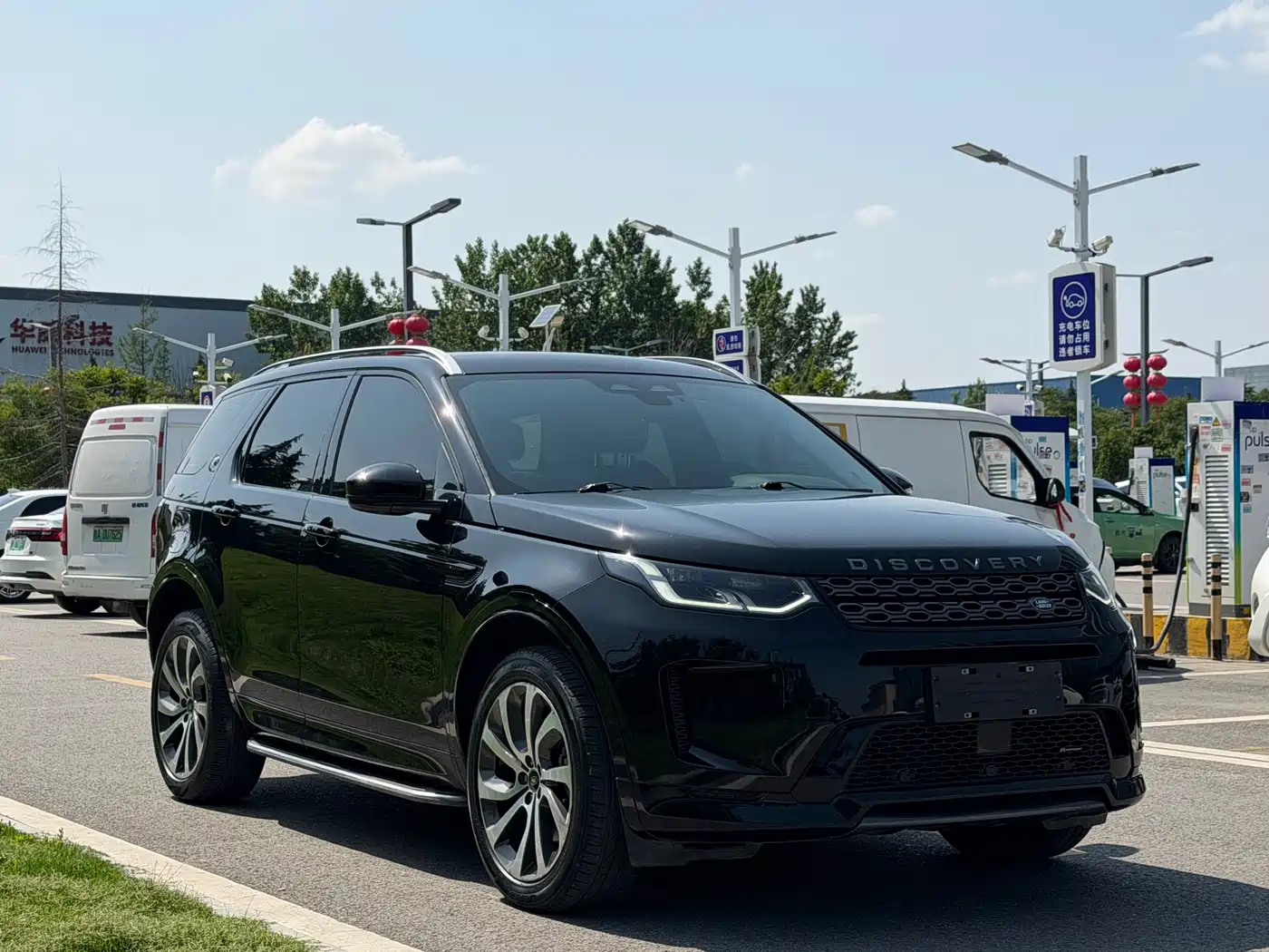 Land Rover Discovery Sport 2022 Model 249PS R-Dynamic S Performance Edition 5-Seater фото 3