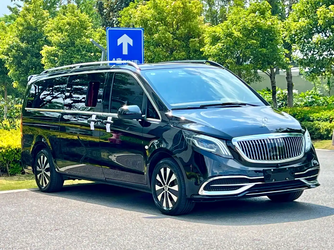 Mercedes-Benz Vito 2023 2.0T Elite 7-Seater фото 3