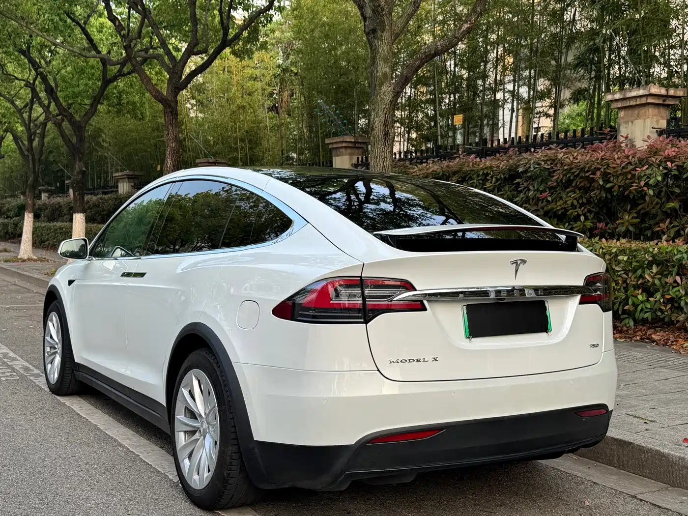 TESLA MODEL X