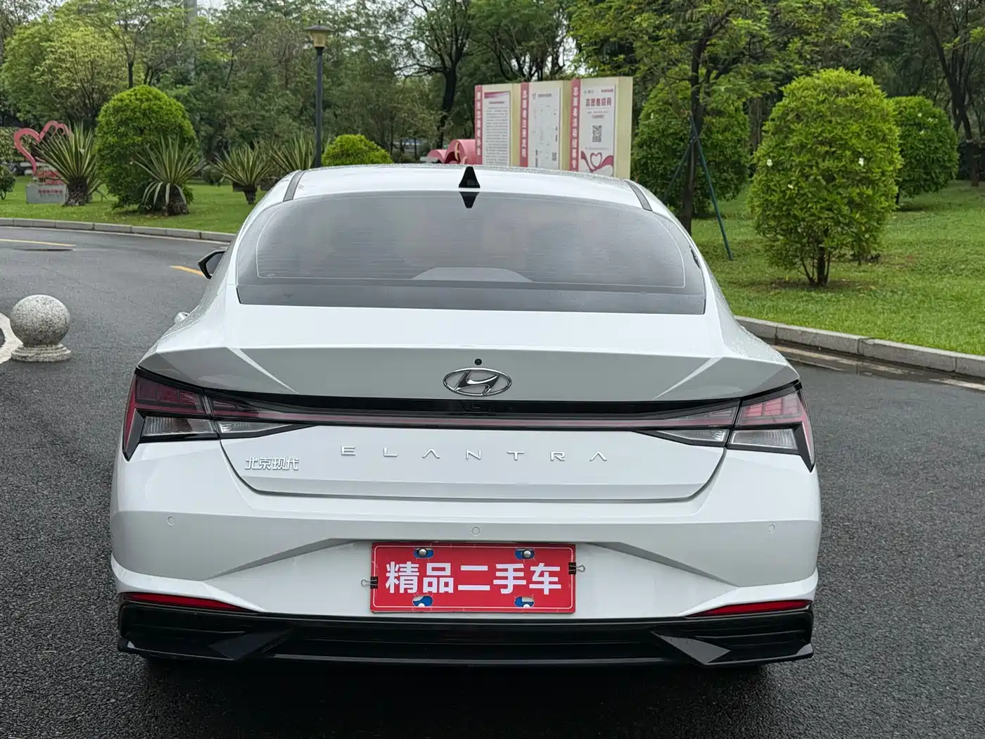 Hyundai Elantra 2022 1.5L CVT LUX Premium Edition фото 6