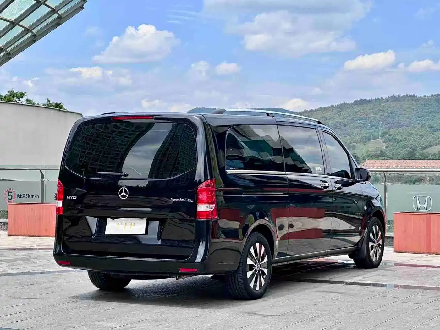 Mercedes-Benz Vito 2023 2.0T Elite 9-Seater фото 6