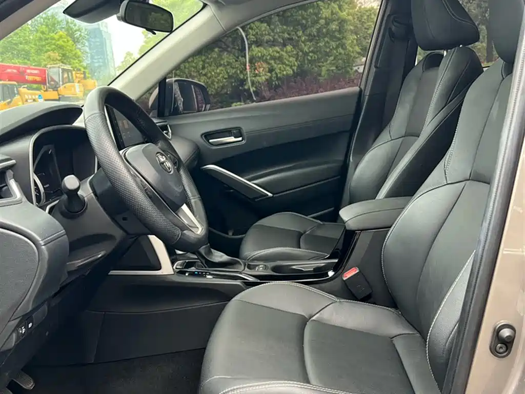 Toyota Frontlander 2022 2.0L CVT Luxury Edition фото 8