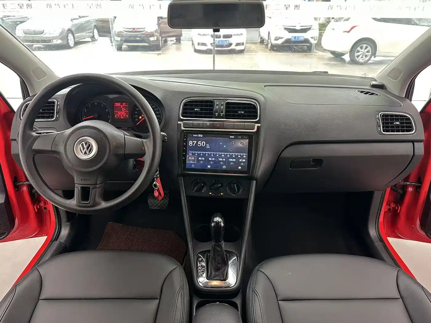Volkswagen Polo 2013 1.4L Automatic Comfort Edition фото 5