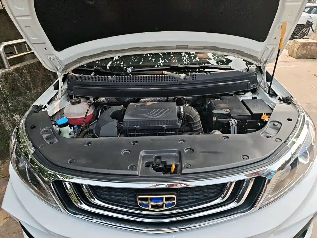 Фото 16 - Geely Vision X3