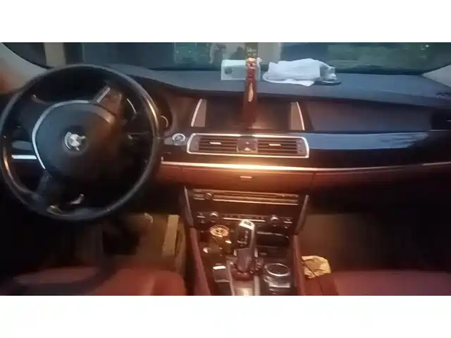 BMW 5 Series GT 2014 535i Leading — фото 5