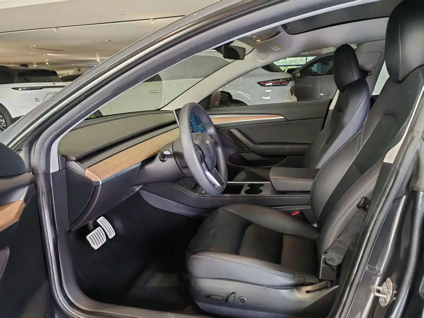 Фото 4 - Tesla Model 3