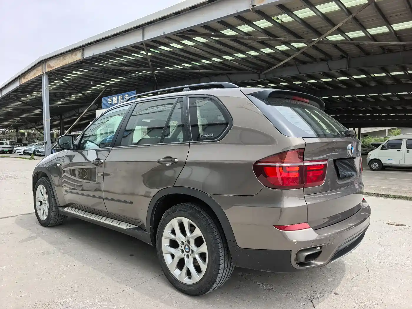 BMW X5 (Import) 2011 xDrive35i Leading Edition фото 4