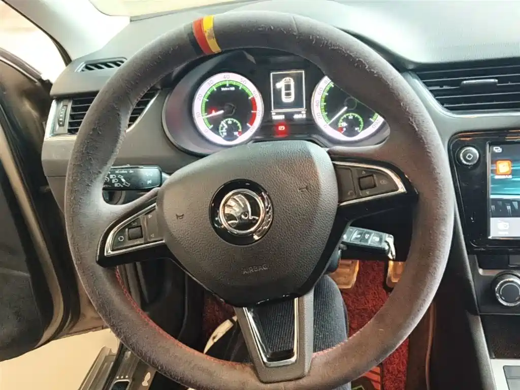 Škoda Octavia 2018 TSI230 DSG Luxury Edition фото 11