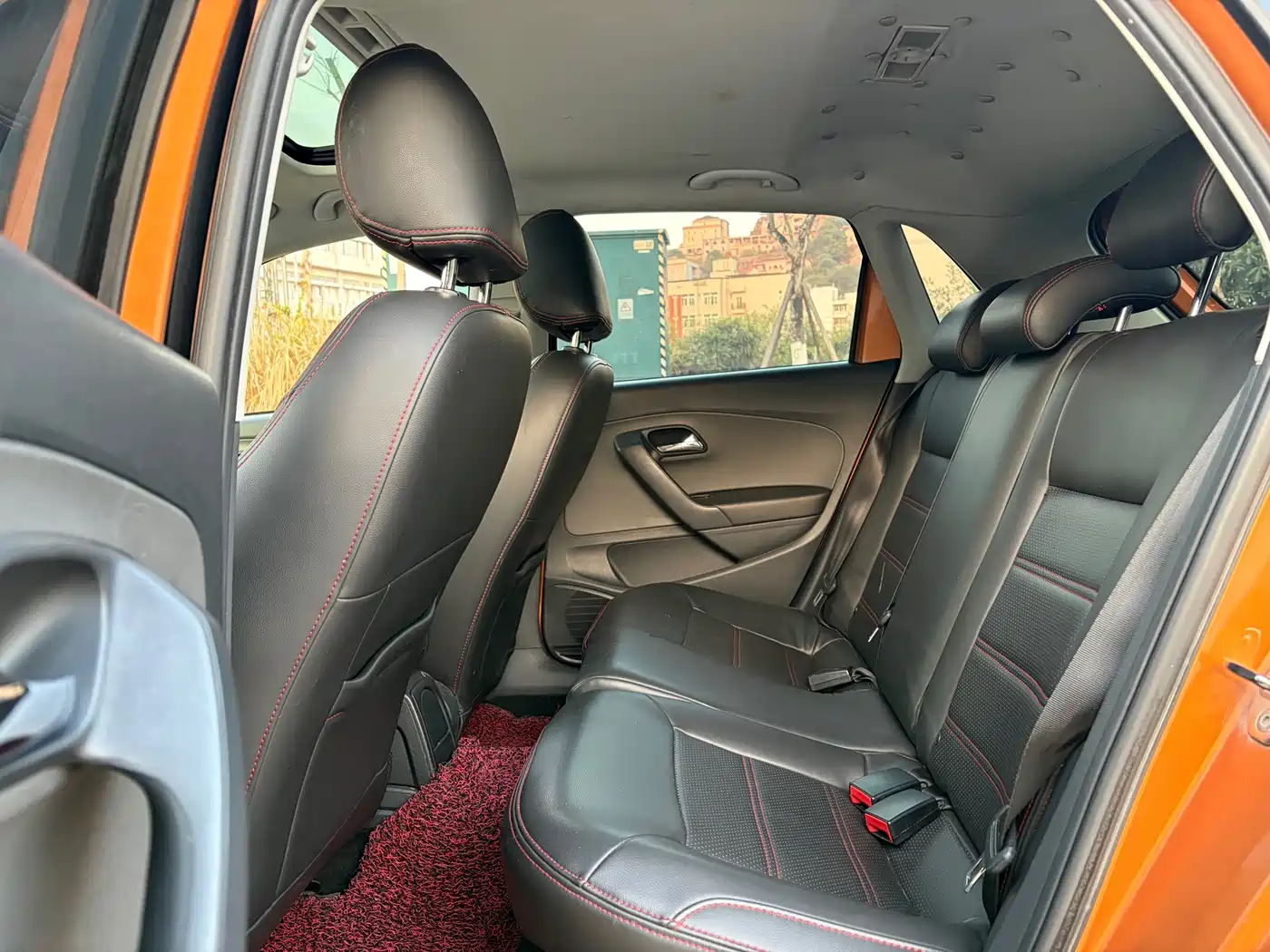 Volkswagen Polo 2016 1.6L Cross Polo Automatic фото 8