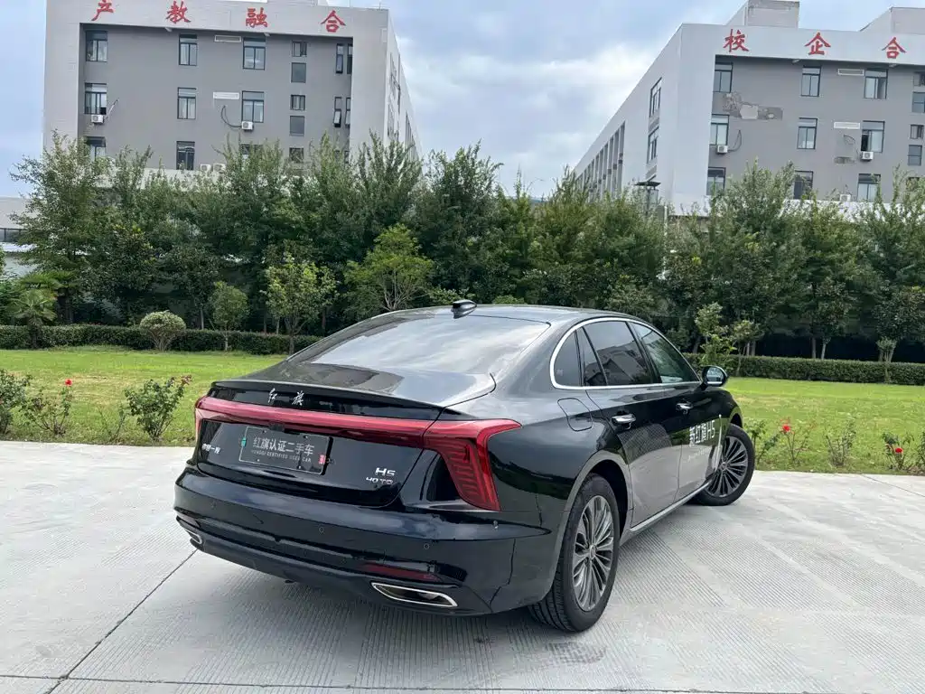 Фото 2 - Hongqi H5