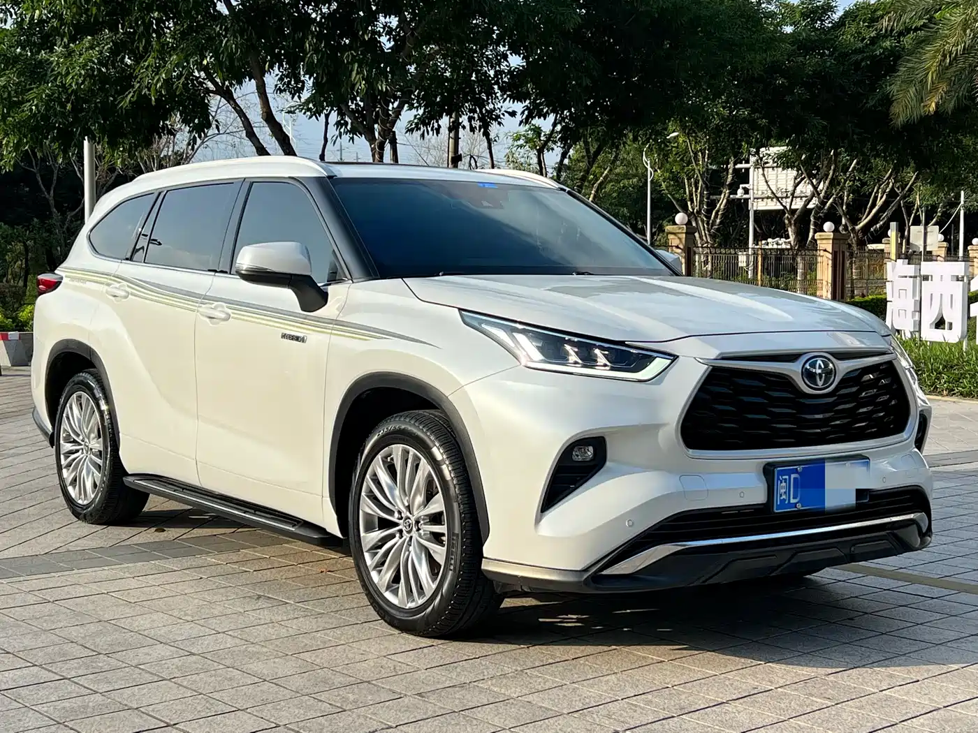 TOYOTA HIGHLANDER