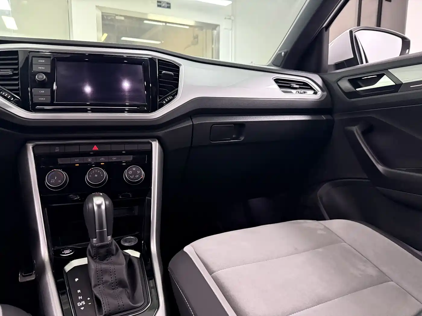 Volkswagen T-ROC 2020 280TSI DSG 2WD R-Line Pro фото 17