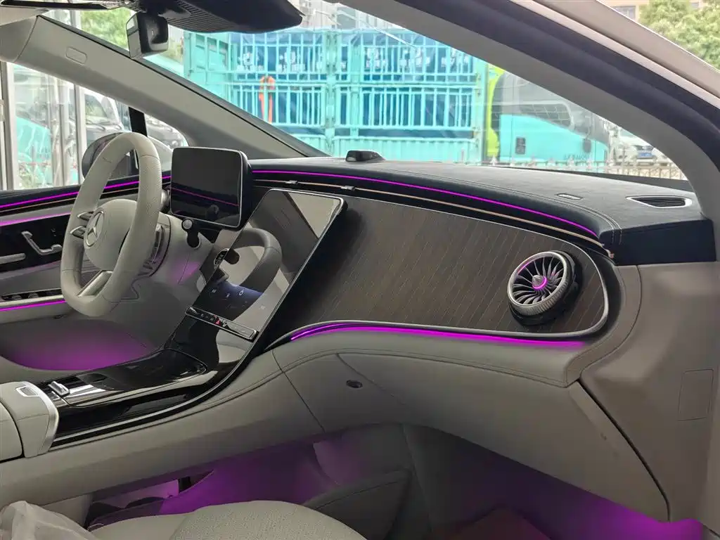 Mercedes-Benz EQE 2025 Model 500 4MATIC Luxury Edition фото 7