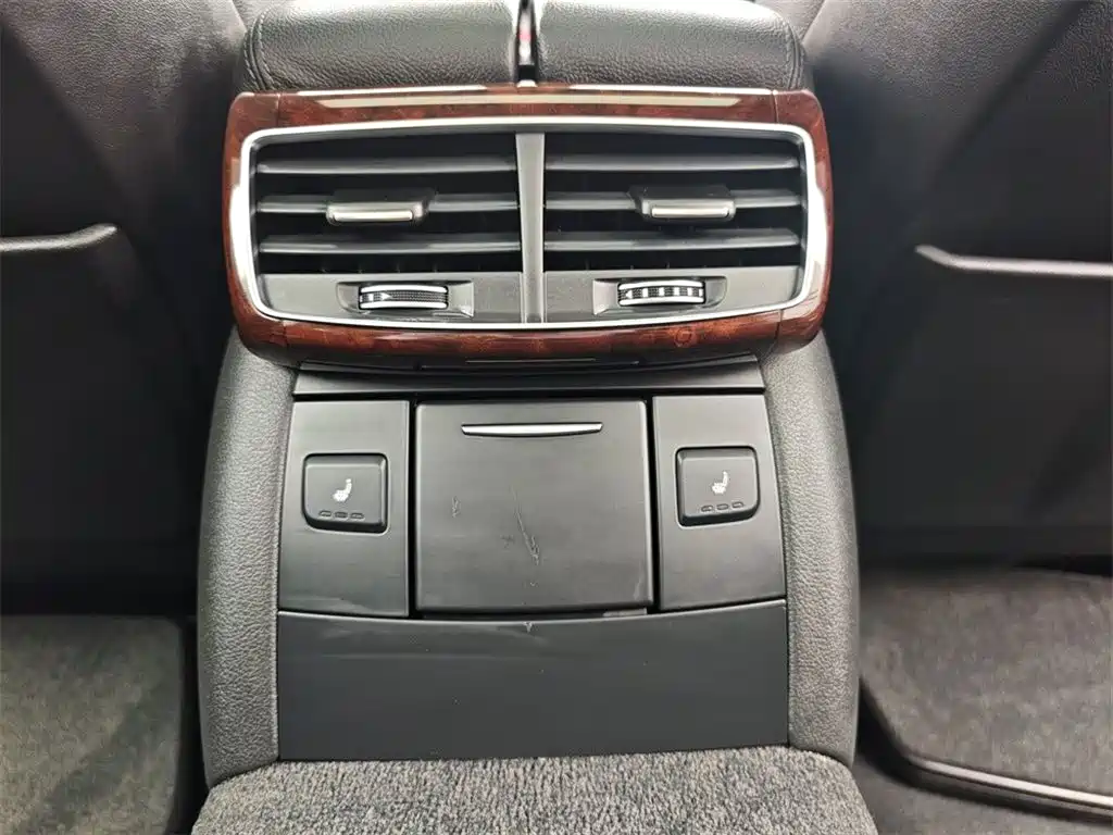 Photo 12 - Audi A8