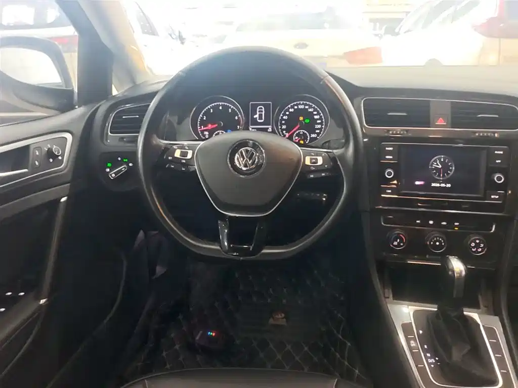 Volkswagen Golf 2018 230TSI Automatic Comfort фото 11
