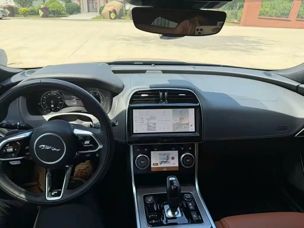 Jaguar XEL 2025 2025 2.0T 250PS R-DYNAMIC 90th Anniversary Edition
