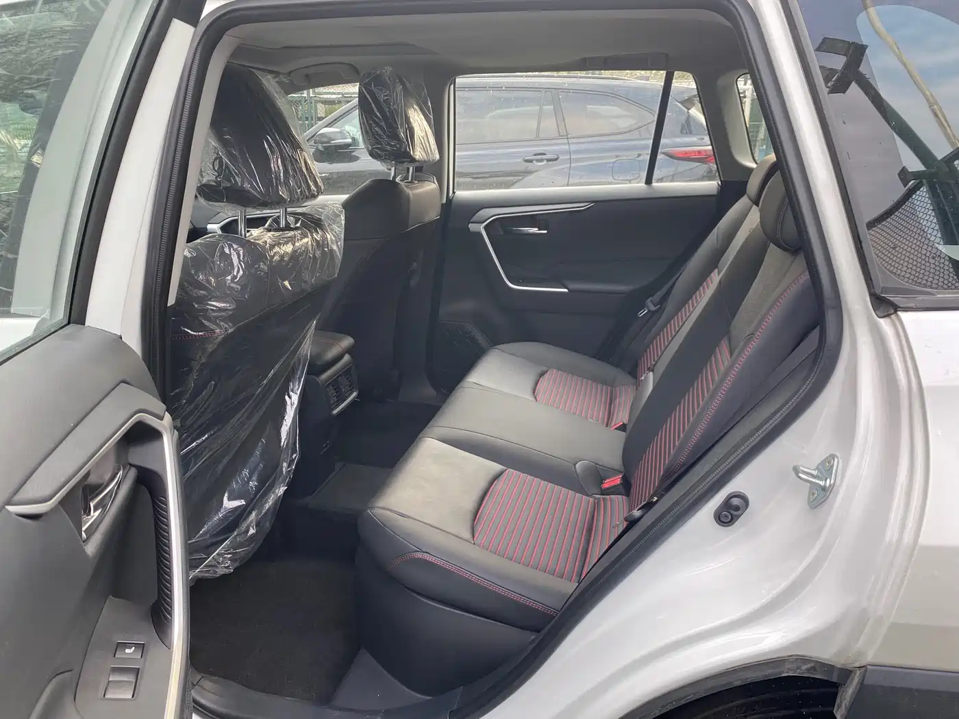 Toyota RAV4 Rongfang Dual Engine E+ 2024 2.5L 2WD Elite Pro фото 17
