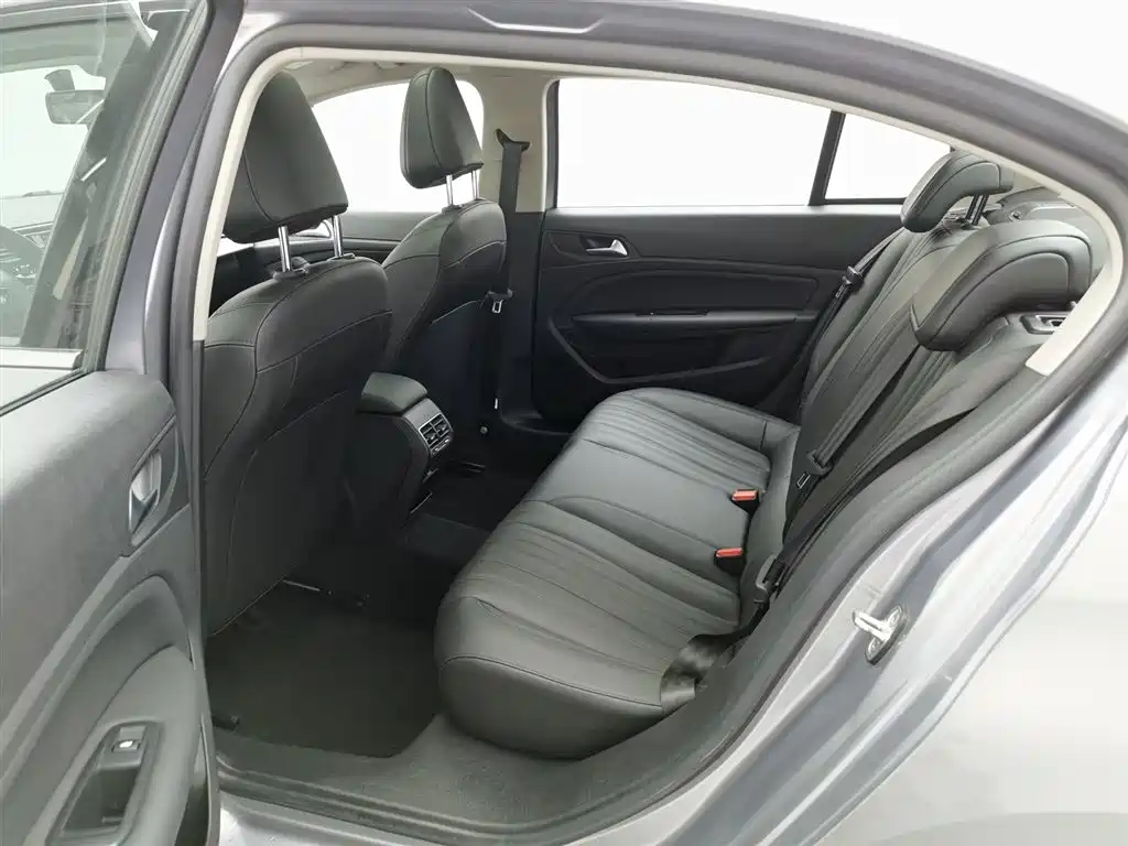 Peugeot 408 2022 1.6T Light Chaser Edition фото 15