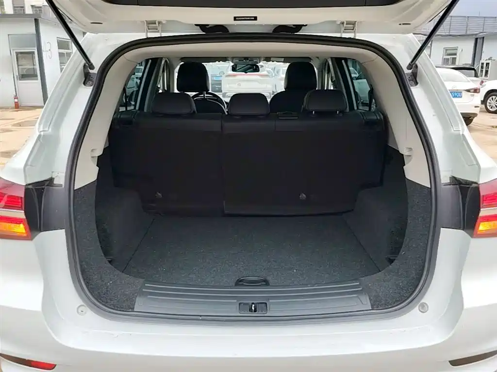 Фото 19 - Roewe RX5
