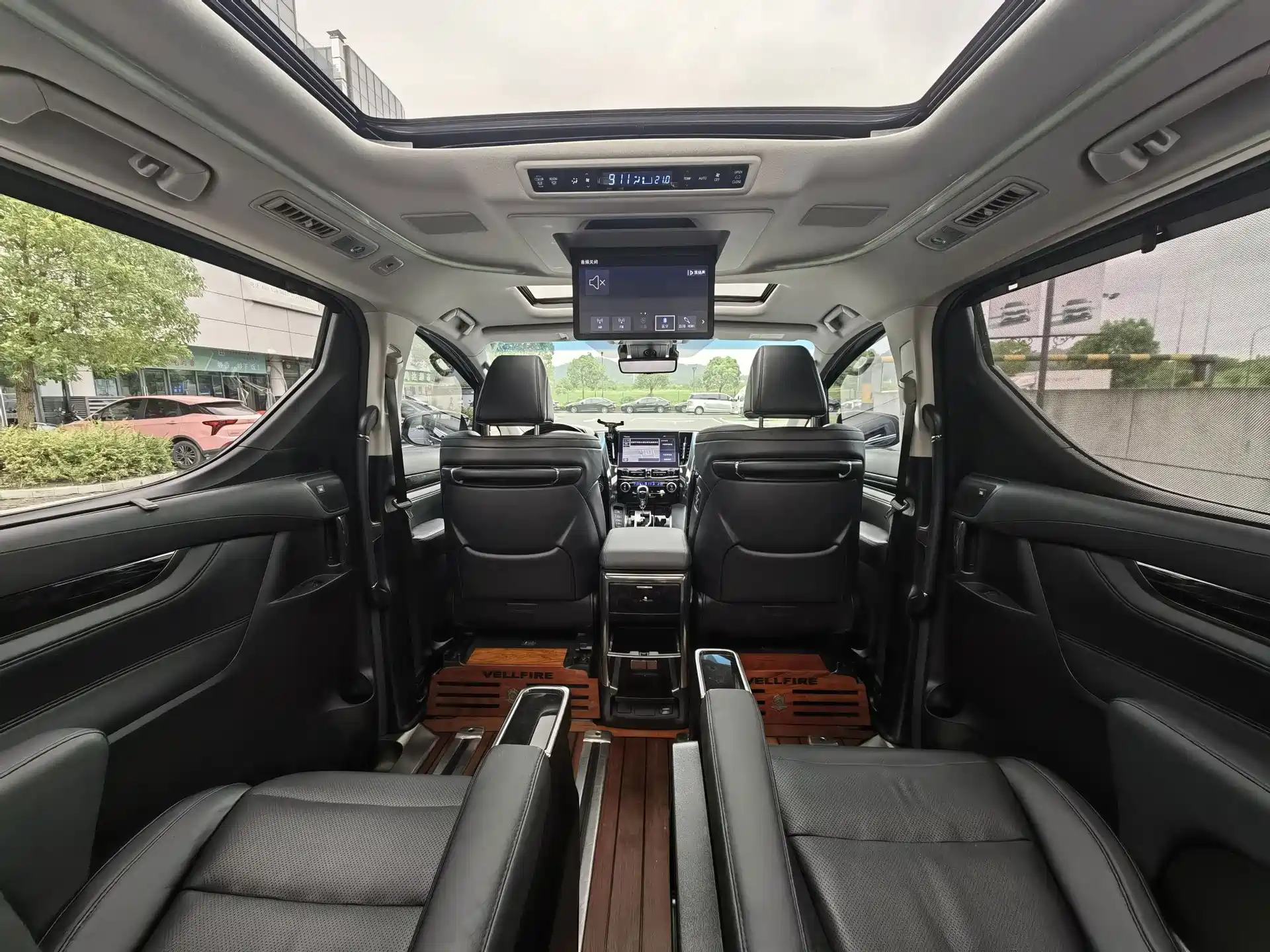 Фото 14 - Toyota Vellfire