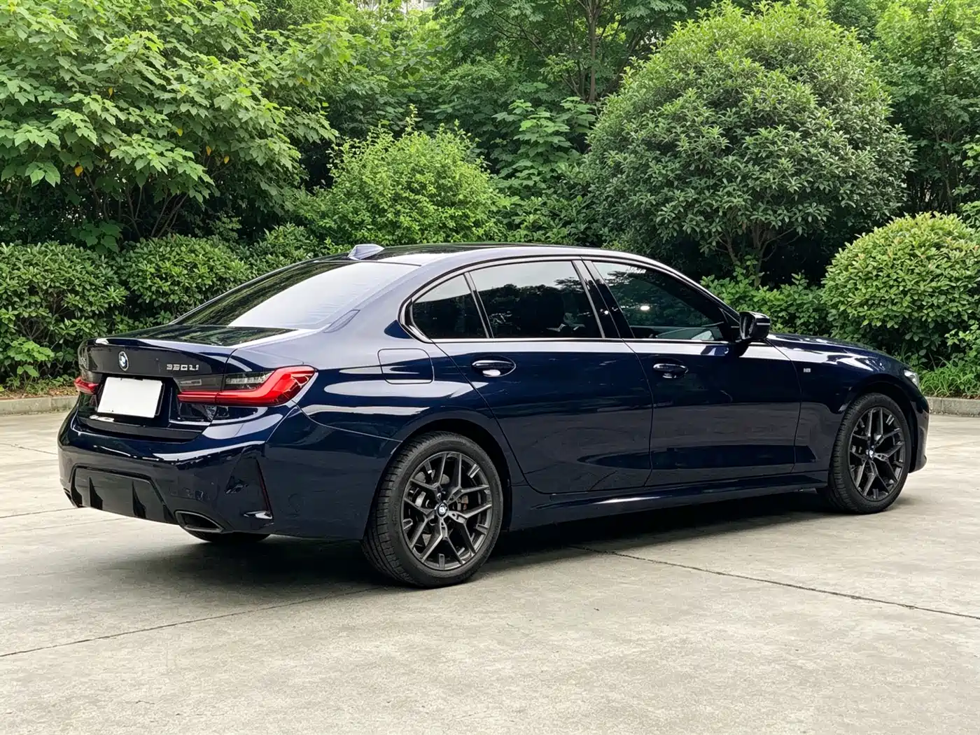 BMW 3 Series 2025 330Li M Sport Night Edition фото 9