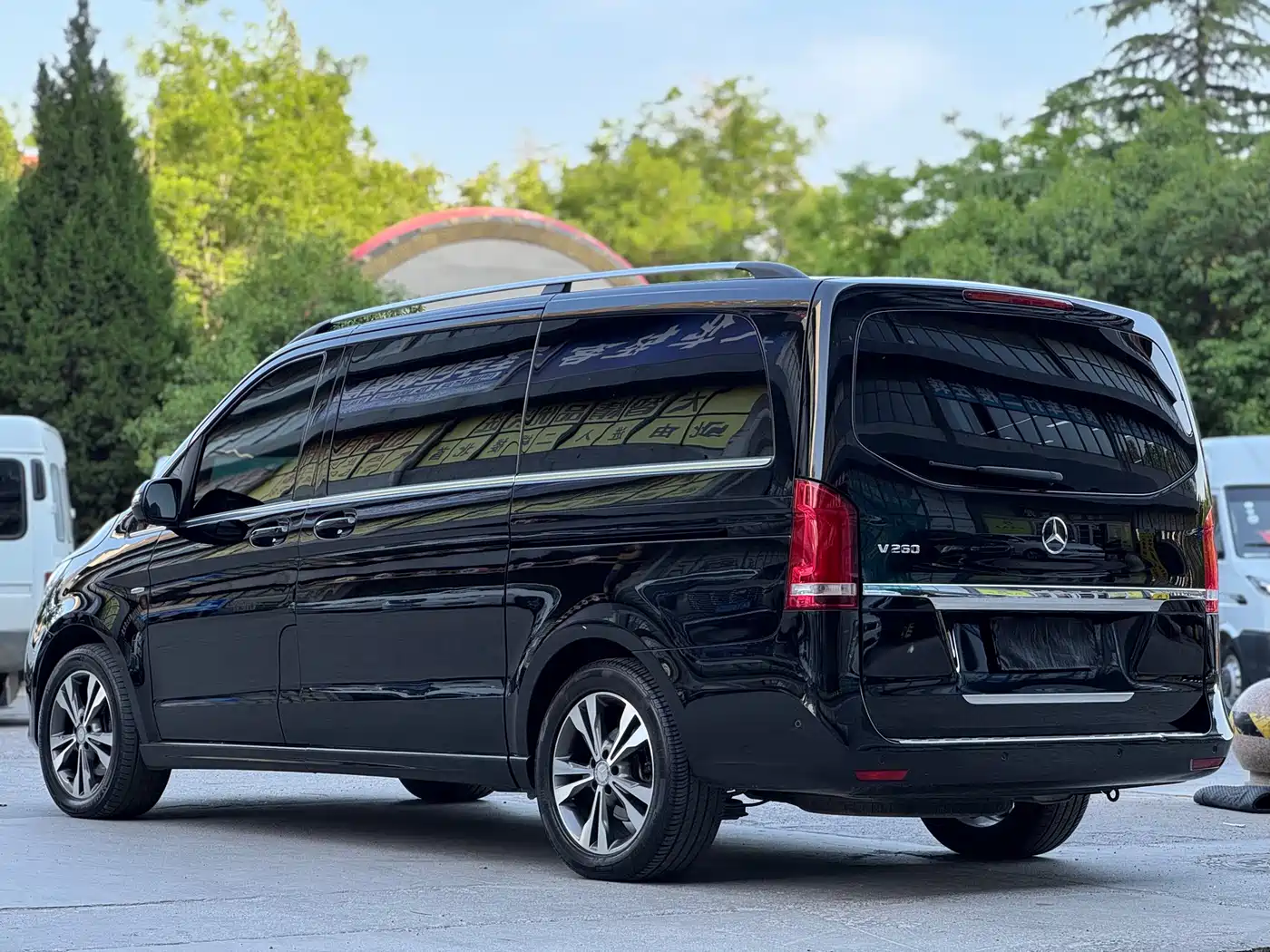 Mercedes-Benz V-Class 2017 Model V 260 Premium Edition фото 6