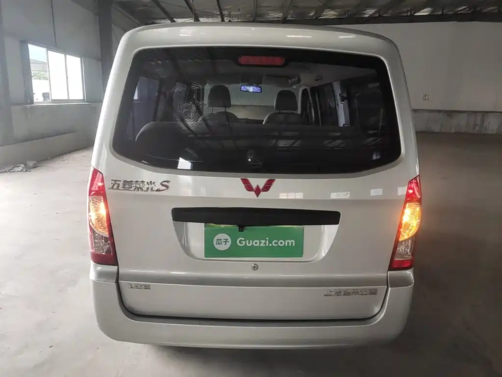 Wuling Motors Wuling Rongguang S 2022 2021 Model 1.2L Basic 7-Seater LSI