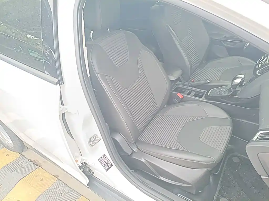 Фото 25 - Ford Focus